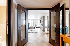 Apartment - 3-bed Deluxe Apt 413 (London)