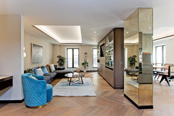 Apartment - 3-bed Deluxe Apt 413 (London)