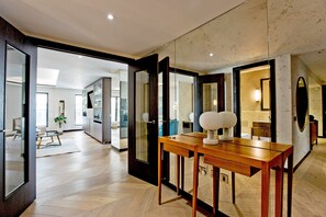 Apartment - 3-bed Deluxe Apt 413 (London)