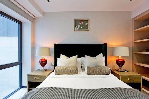 2-bed Superior Apt 208