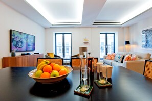 2 bedrooms - 2-bed Superior Apt 415 (London)