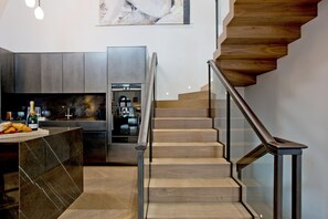 3 bedrooms - 3-bed Rooftop Penthouse (London)