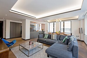 2 bedrooms - 2-bed Superior Apt 312 (London)