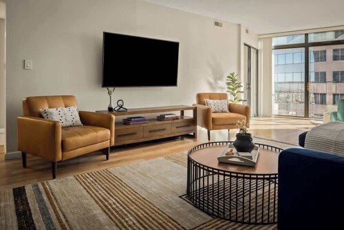 Urban Gallery Loft - King Bed - Larimer Square 30+