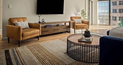 Urban Gallery Loft - King Bed - Larimer Square 30+