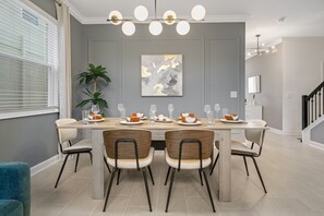 Dining - Deluxe Family Resort Gem near Disney ~ Pool ~ Spa! (Davenport)