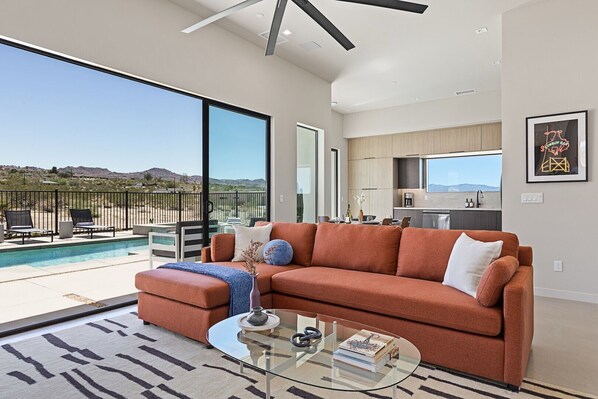 TV, peis, videospill og bordtennis