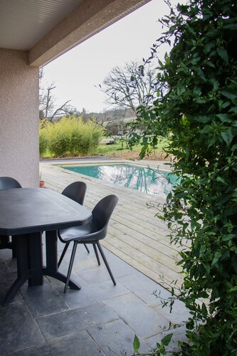 Grande villa avec vue sur la campagne et piscine