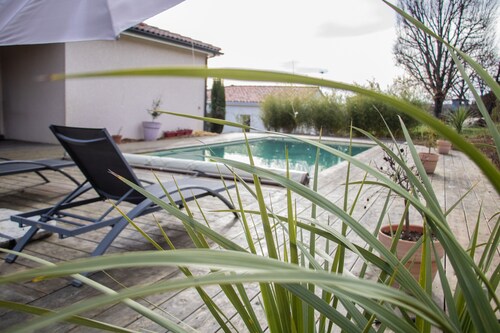 Grande villa avec vue sur la campagne et piscine