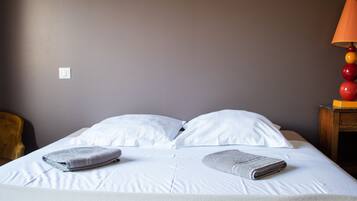 4 chambres, fer et planche à repasser, Wi-Fi, draps fournis