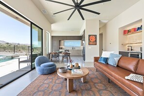 Fernseher, Kamin, Videospiele, Stereoanlage