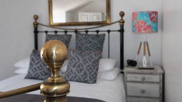 Cottage Comfort, 2 kamar tidur, Bebas Asap Rokok, area halaman | 2 kamar tidur, brankas, tirai kedap cahaya, dan setrika/meja setrika