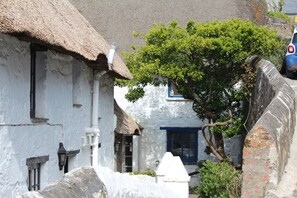 Comfort Cottage, 2 Bedrooms, Non Smoking, Courtyard Area | Exterior - Ginentonic Cottage (Helston)