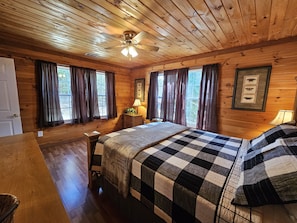 2 Schlafzimmer, Schreibtisch, Bügeleisen/Bügelbrett, WLAN