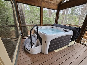 Outdoor spa tub - Beautiful 2 BR, Mtn Views, Hot tub, Screened Porch, Fiber Optic Internet (Sautee Nacoochee)