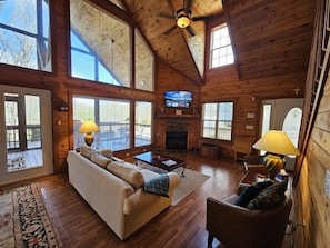 Smart-TV, Kamin, DVD-Player