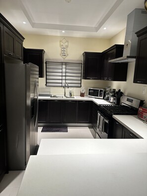 Private kitchen - Unwind in the serenity with unobstructed view at M'os Tranquil retreat (Ocho Rios)