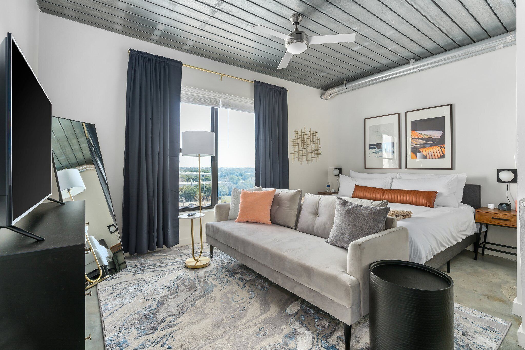 Lodgeur | Hip & artsy studio loft | Midtown