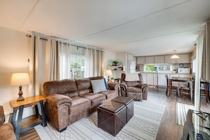 TV - Rockaway Beach Home, Walk to Ocean, Pet Friendly! (Rockaway Beach)