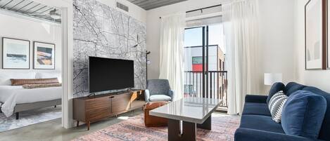 Smart TV, lareira, mesa de pingue-pongue, aparelho de som