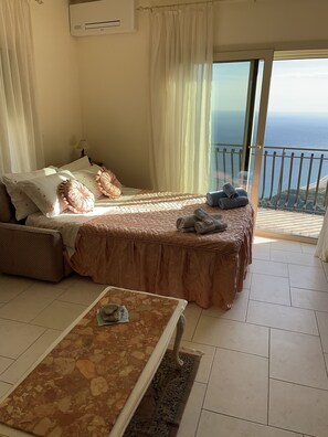 3 chambres, fer et planche à repasser, Wi-Fi gratuit, draps fournis