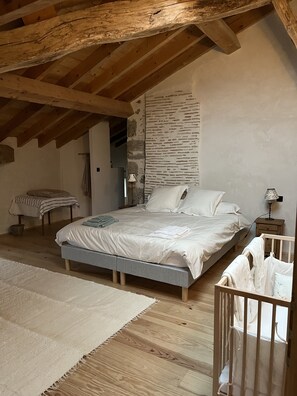 7 Schlafzimmer, Bügeleisen/Bügelbrett, WLAN, Bettwäsche