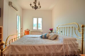 2 chambres, bureau, lit de bébé portatif, accès au Wi-Fi (inclus)