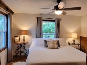 3 chambres, fer et planche à repasser, Wi-Fi, draps fournis