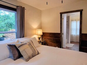 3 bedrooms, iron/ironing board, WiFi, bed sheets - Historic Cottage--near Crater of Diamonds & Historic Washington State Park (Nashville)