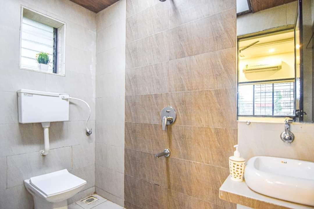 Ducha, toallas, jabón, shampoo