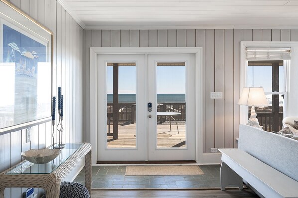 Smart TV - Inhale Exhale Cottage, Oceanfront House, located in Atlantic Beach, NC! (Atlantic Beach)