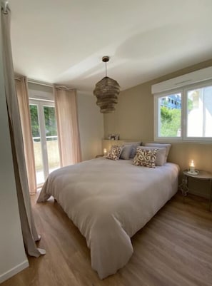 3 bedrooms, iron/ironing board, travel crib, free WiFi