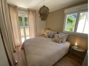 3 bedrooms, iron/ironing board, travel cot, free WiFi