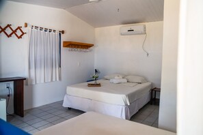 Standard-Doppel- oder -Zweibettzimmer, eingeschränkter Meerblick | Minibar, Zimmersafe, kostenloses WLAN