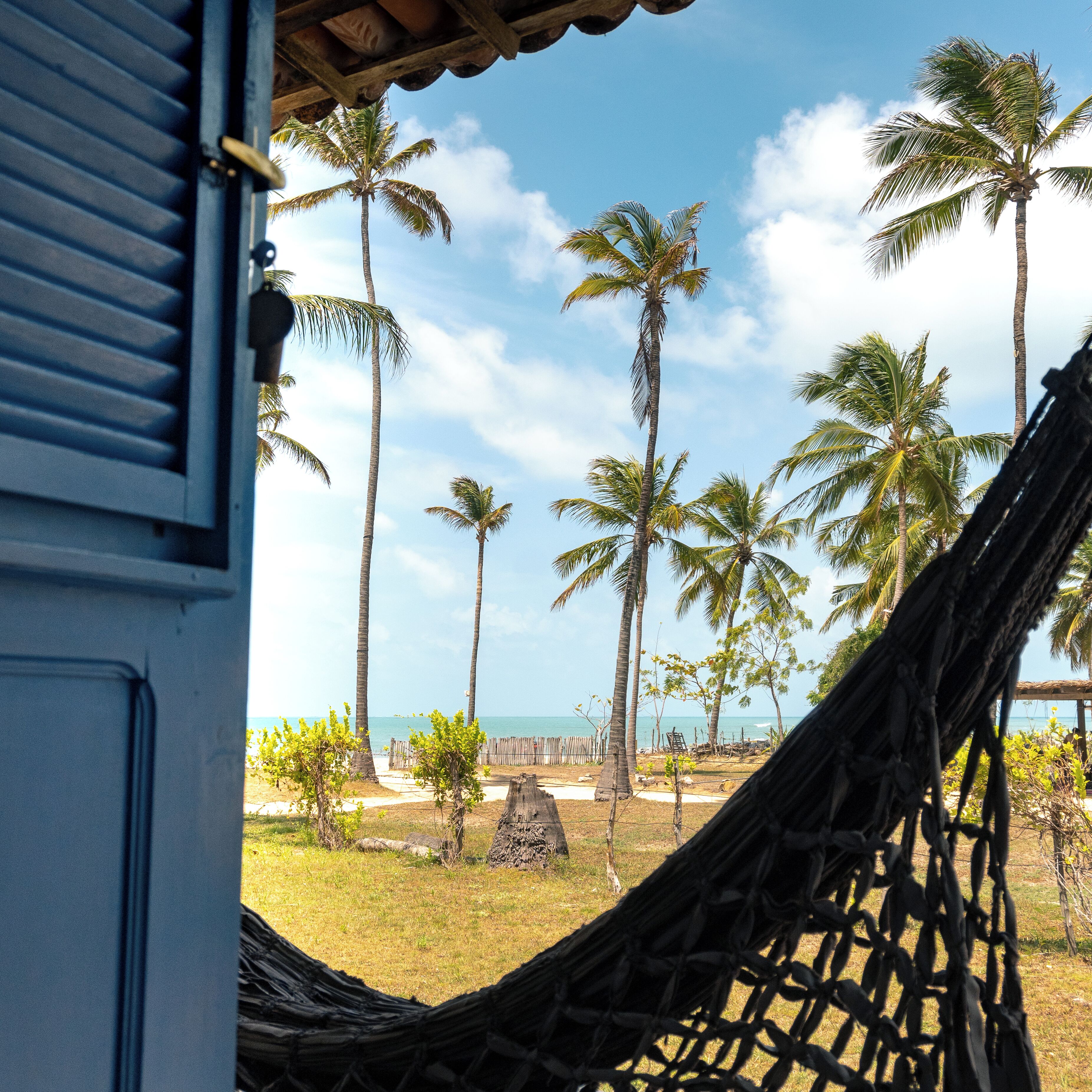 Quarto triplo standard, vista parcial para o mar | Vista do quarto