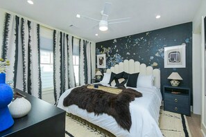 2 Schlafzimmer, Schreibtisch, Bügeleisen/Bügelbrett, Reisekinderbett