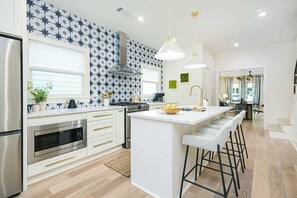 Fridge, microwave, oven, stovetop - Designer 2BR 2.5Bath getaway in the heart of Atlanta (Atlanta)