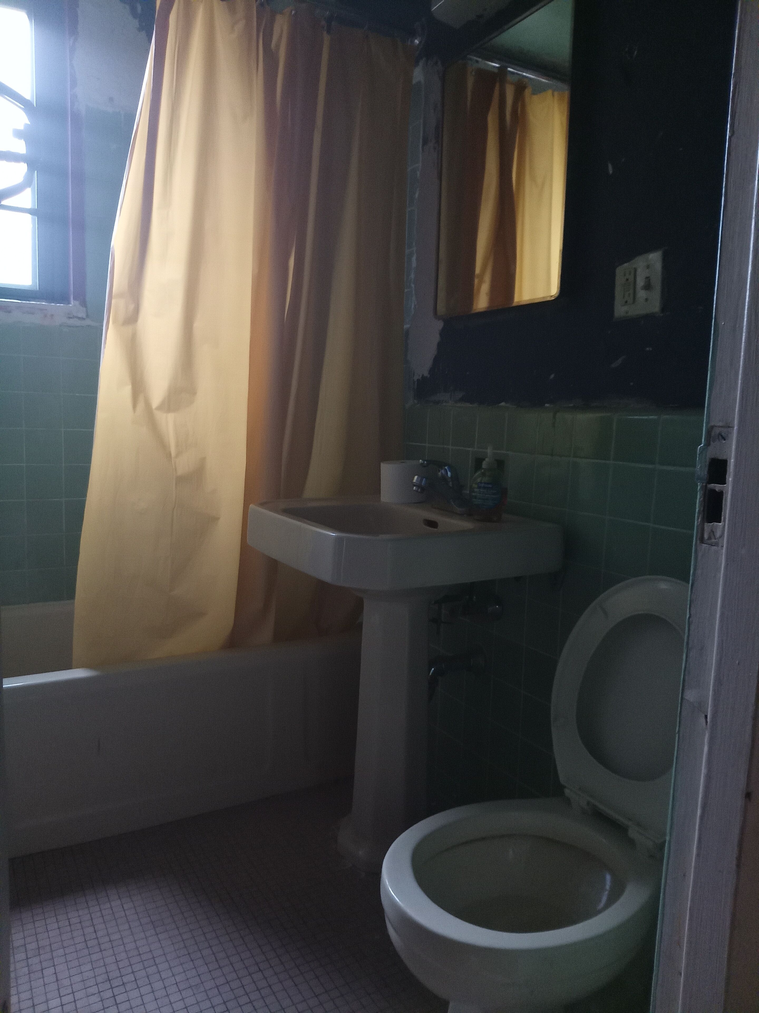 Serviettes fournies, savon, papier toilette