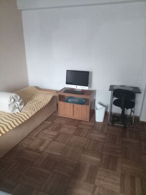 1 bedroom, iron/ironing board, bed sheets