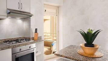 Refrigerador, microondas, horno, placa de cocina