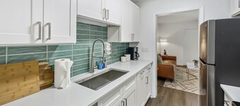 Hot Tub, Putting Green in the Heart of Mt. Pleasant 2-Stories