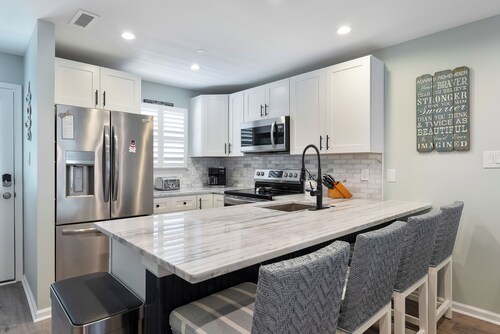 Stay near the Sea Isle City Beach in our cozy 3-bedroom condo.