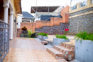 Apartment | Terrace/patio - Inviting 6-bedrooms Apartment in Kigali (Kigali)