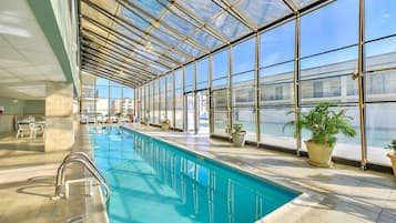 Piscina coperta, una piscina riscaldata