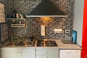 Fridge, microwave, stovetop, dishwasher - Elegant 2BR Apartment in Vanchiglia • AC - Walk to Mole (Torino)