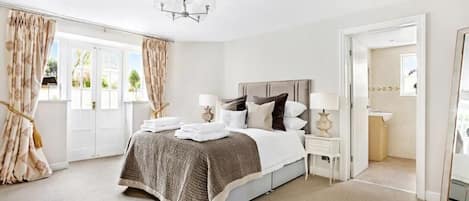 3 bedrooms, iron/ironing board, travel crib, free WiFi