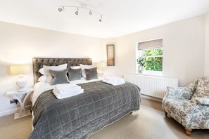 3 bedrooms, iron/ironing board, travel cot, free WiFi