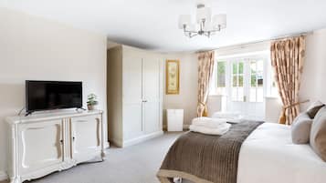 3 bedrooms, iron/ironing board, travel crib, free WiFi