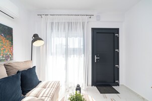 公寓, 1 间卧室 | 起居区 | 40-英寸智能电视（配备有线频道）