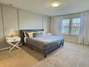 5 habitaciones, tabla de planchar con plancha, wifi y ropa de cama 